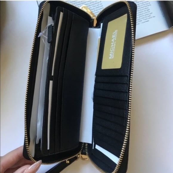 Michael Kors Jet Set Travel Black Wallet Wristlet - Picture 5 of 6